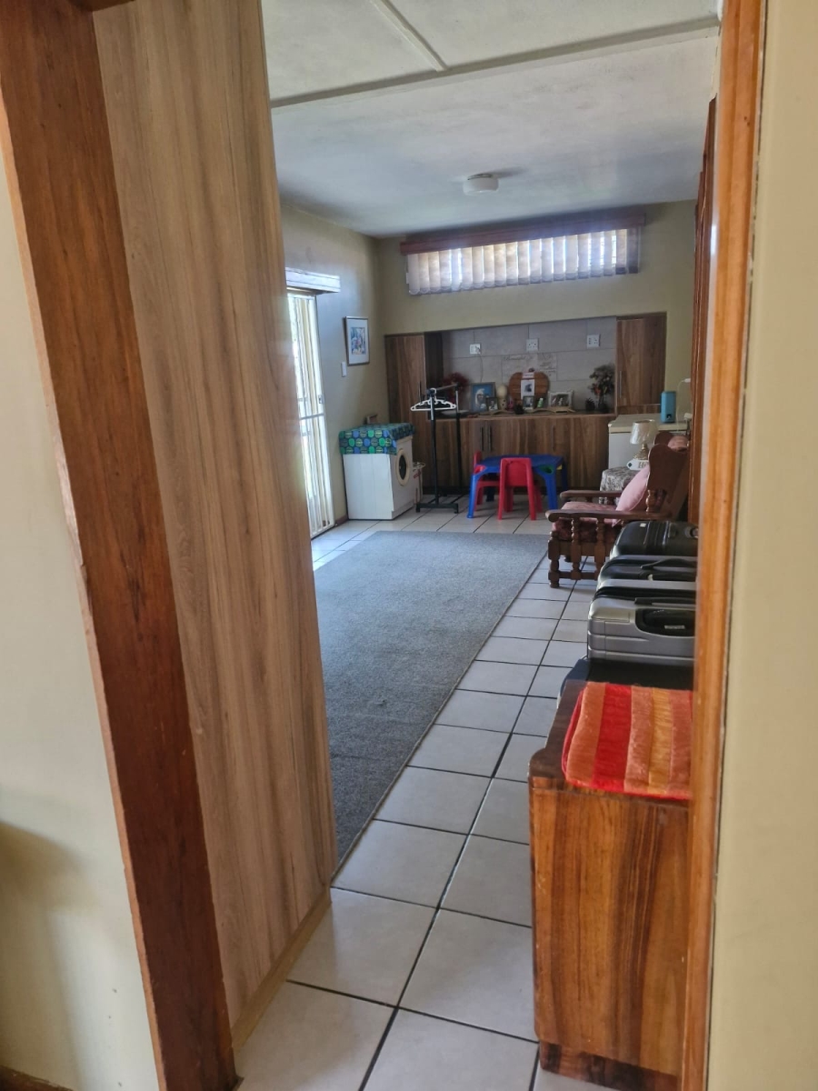 To Let 3 Bedroom Property for Rent in Flamwood North West